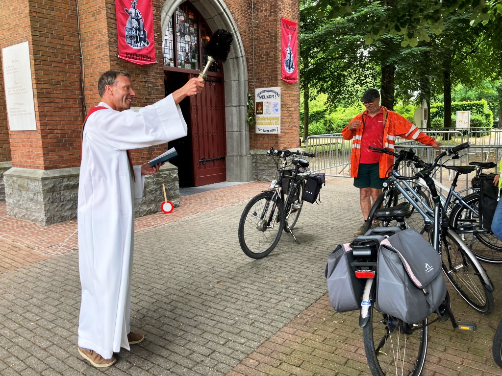 Fietszegening bij vertrek naar Rollegem-Kapelle