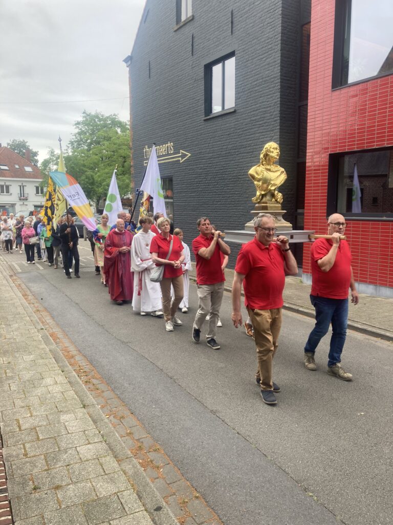 Processie met het Sint-Jansbeeld